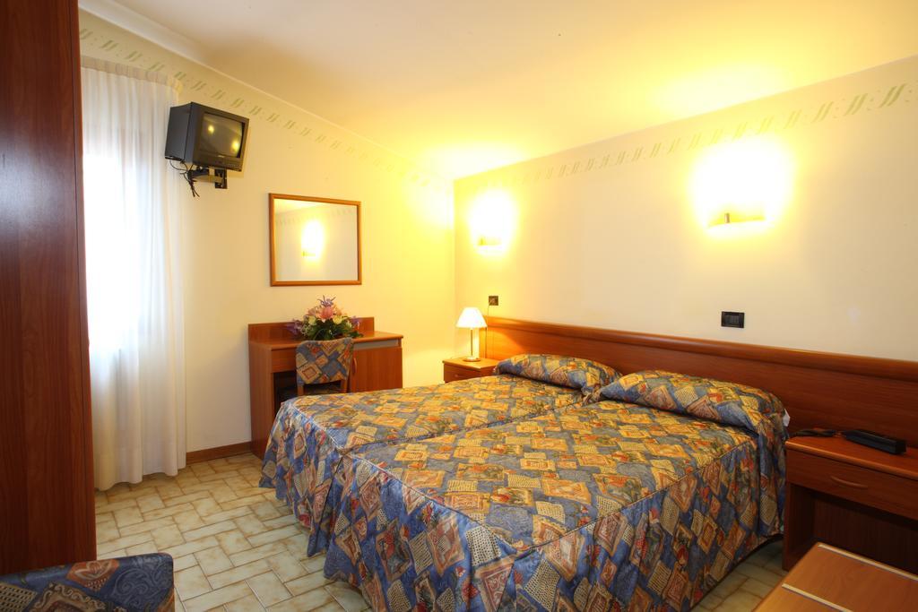 Hotel Campana 2*